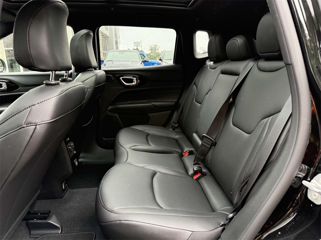 2025 Jeep Compass Limited photo 14