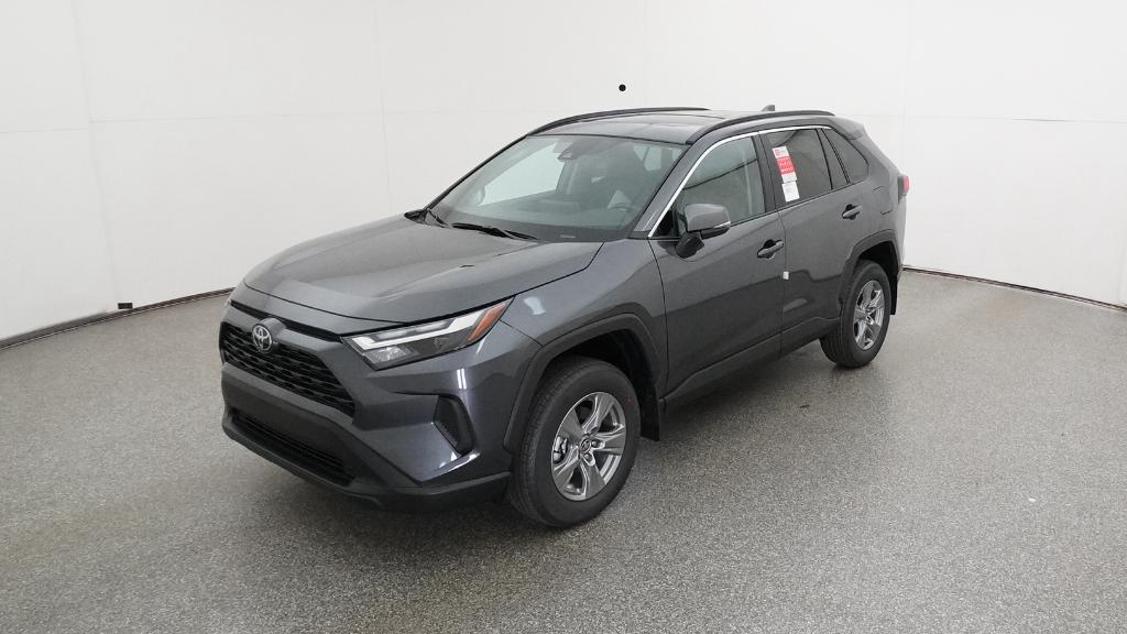 2025 Toyota RAV4 XLE's photo