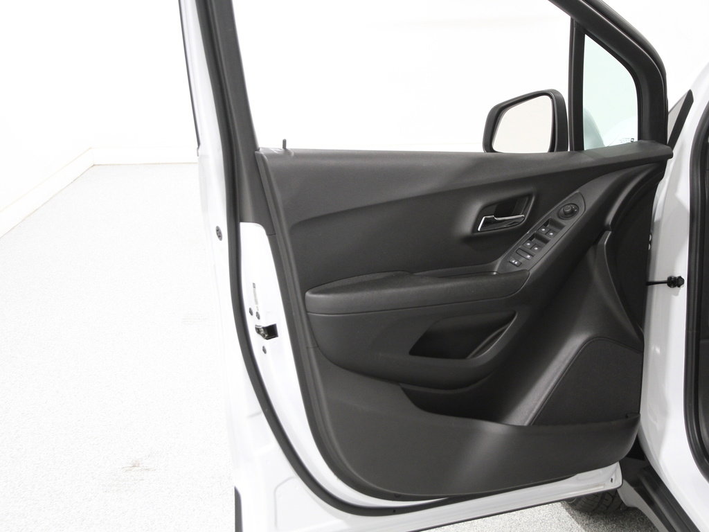 2019 Chevrolet Trax LS photo 4