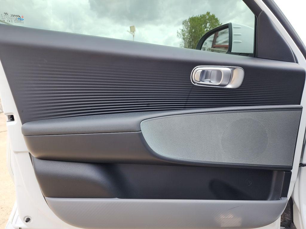 2023 Hyundai Ioniq 6 SE Standard Range photo 4