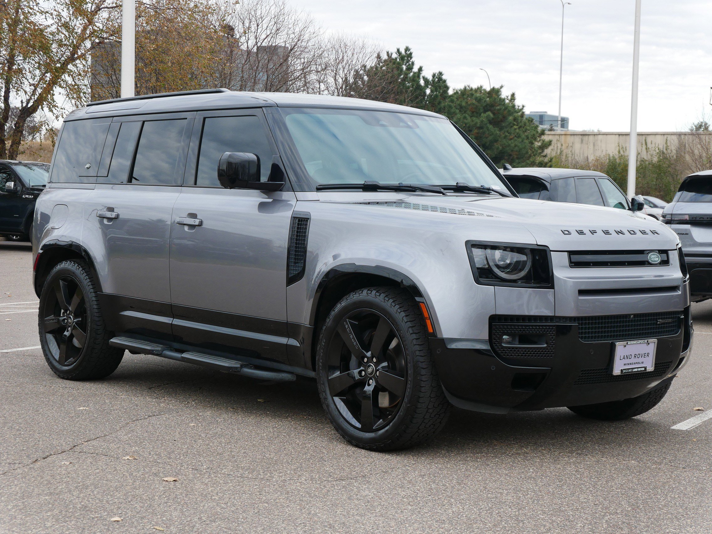 2023 Land Rover Defender X-Dynamic SE photo 3