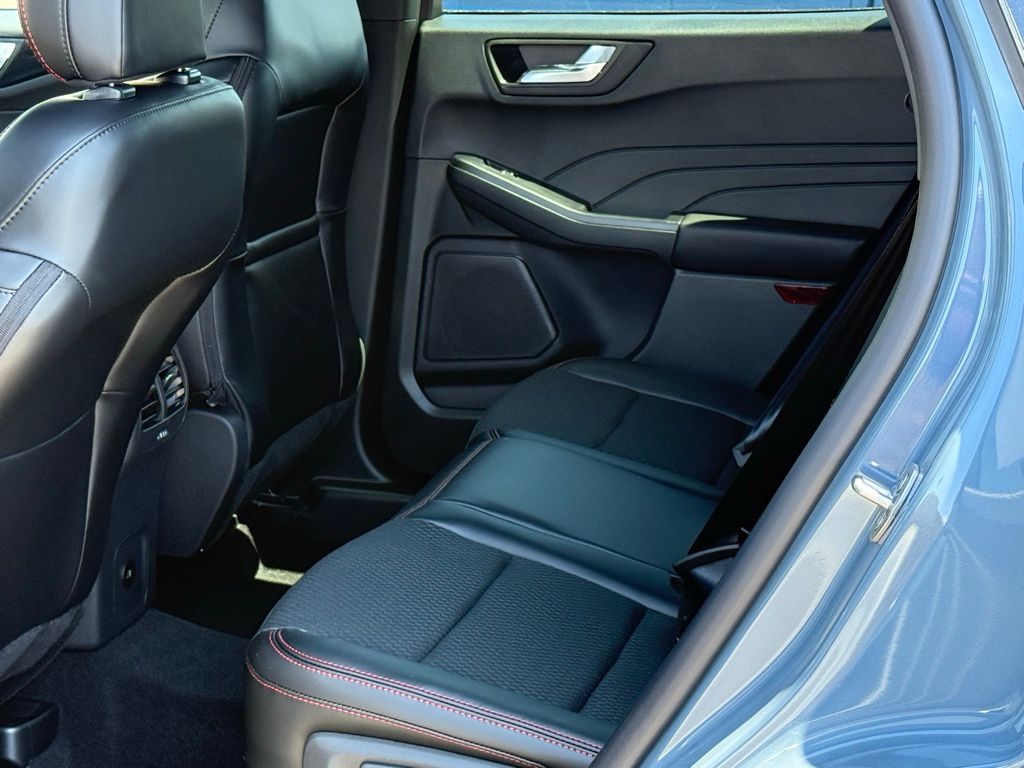 2025 Ford Escape ST-Line photo 5
