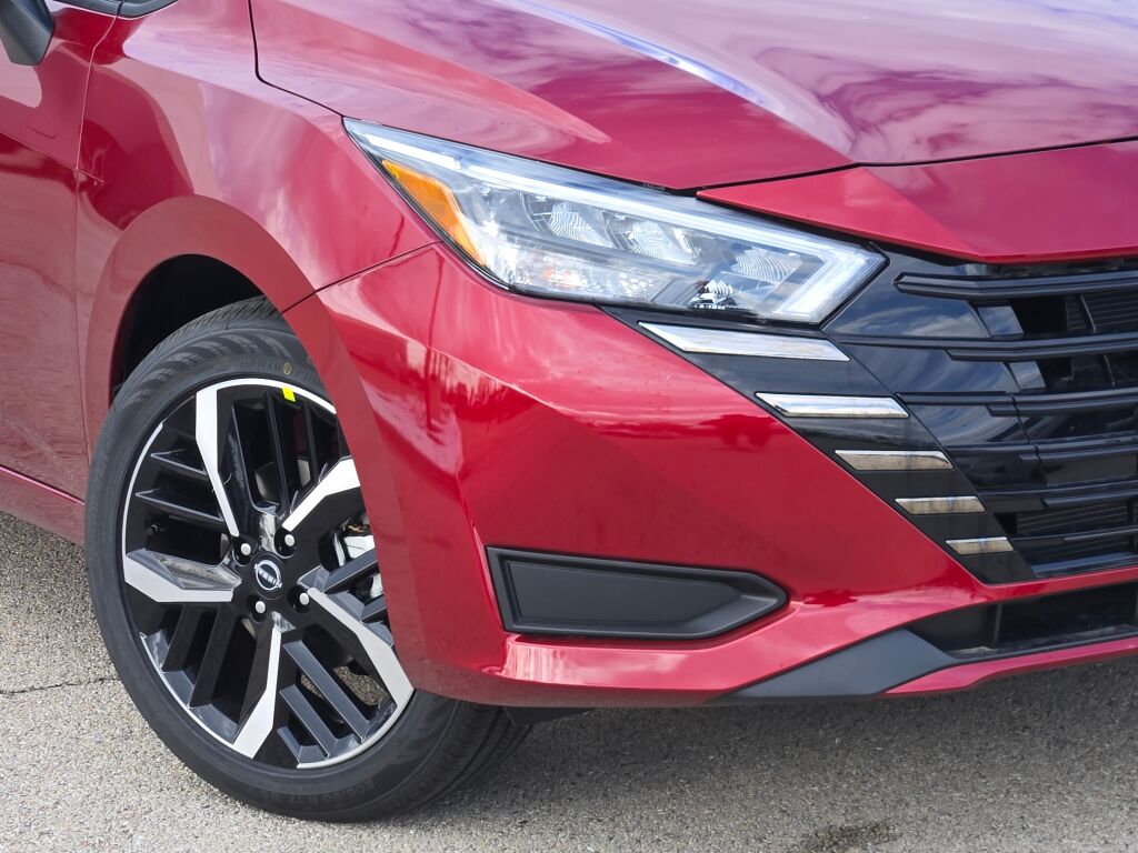 2025 Nissan Versa SR photo 2