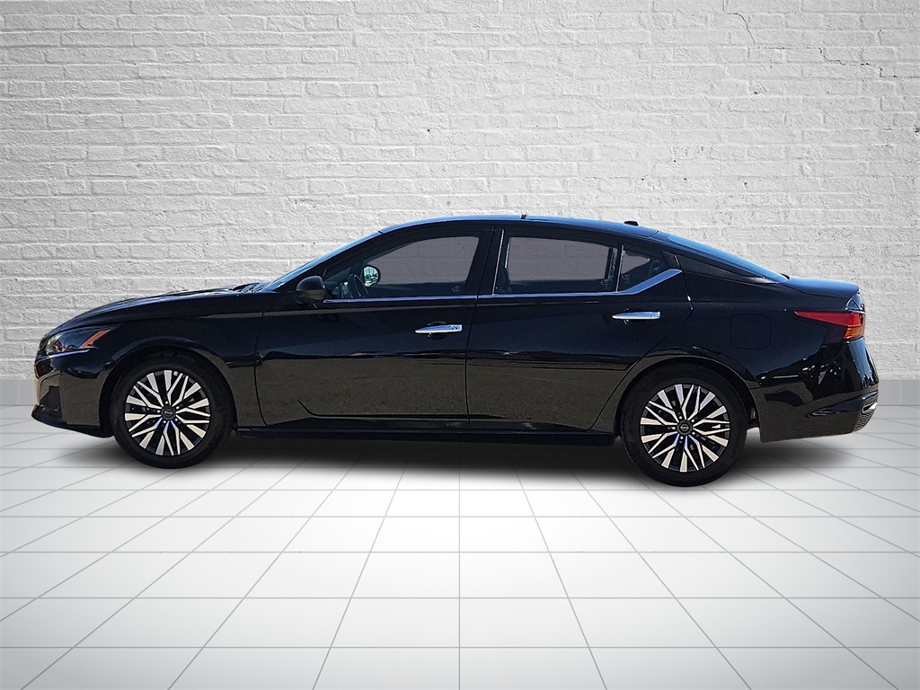 2024 Nissan Altima 2.5 SV photo 2