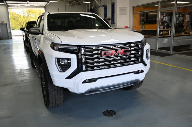 2026 Gmc Canyon Denali photo 3