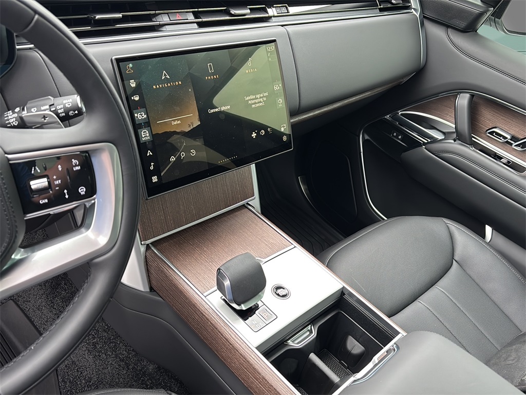 2025 Land Rover Range Rover SE photo 8