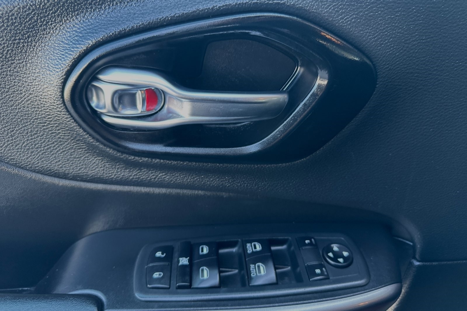 2021 Jeep Cherokee Latitude Lux photo 11