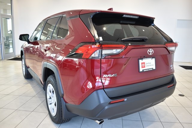 2025 Toyota RAV4 LE photo 6