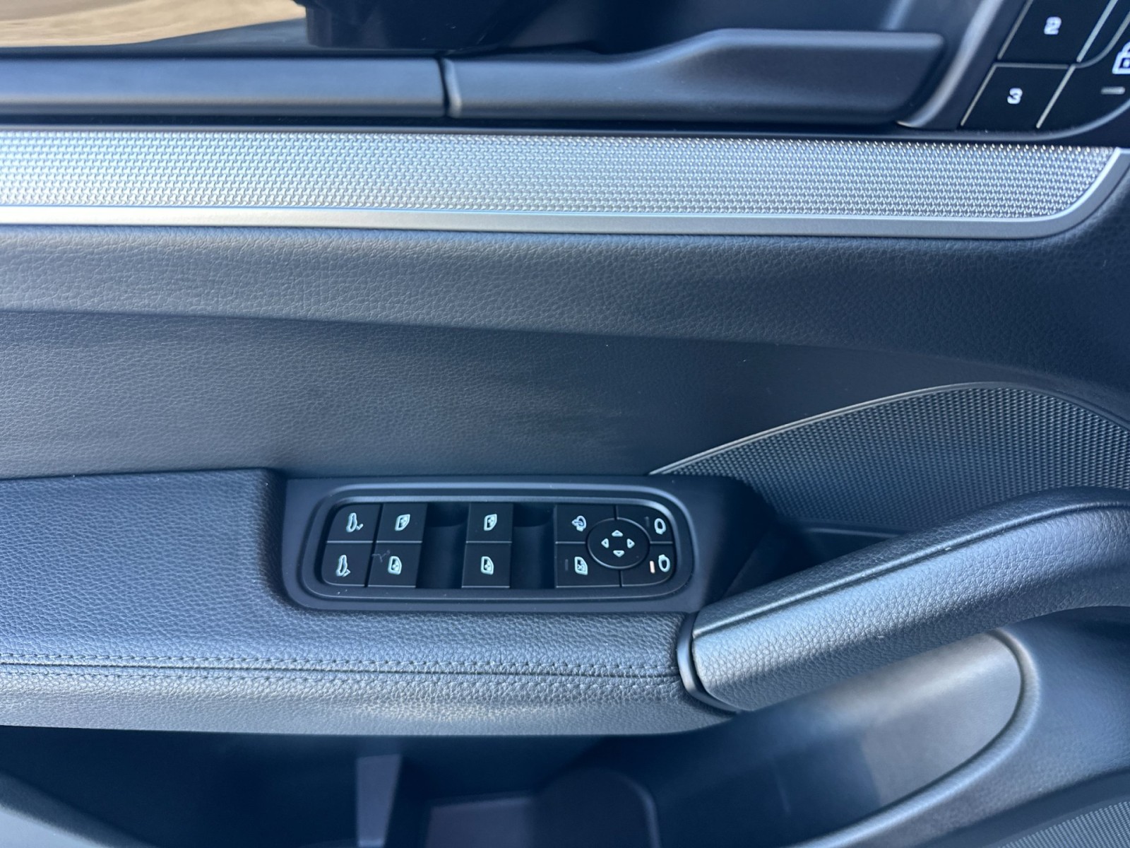 2024 Porsche Cayenne S Coupe photo 12