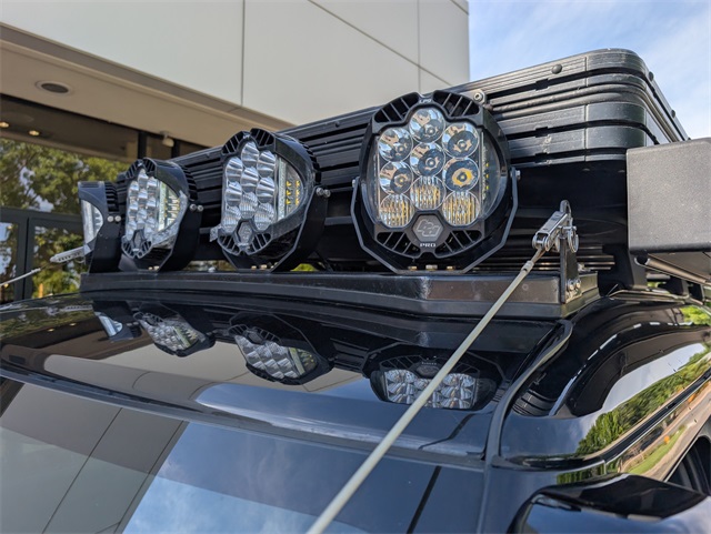 2023 Land Rover Defender 110 S photo 18