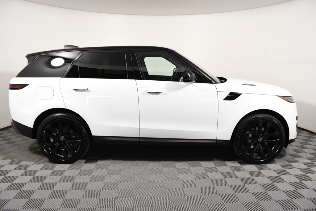 2025 Land Rover Range Rover Sport SE photo 3