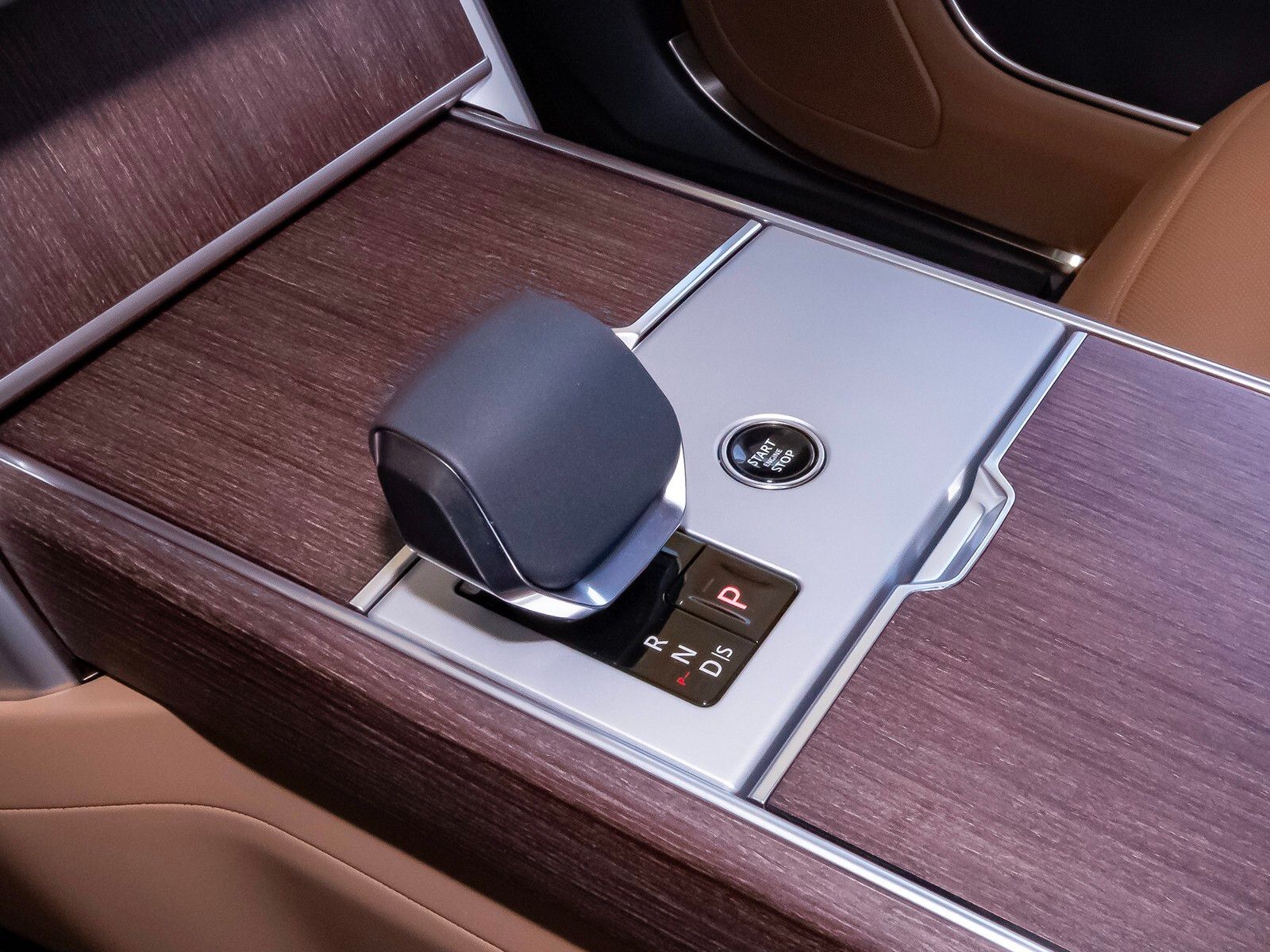 2025 Land Rover Range Rover SE photo 26