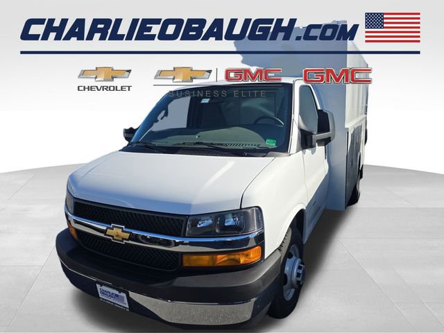 2025 Chevrolet Express Cutaway Base's photo