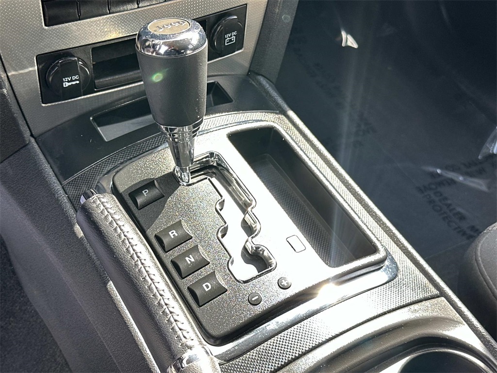 2010 Jeep Grand Cherokee Laredo photo 19