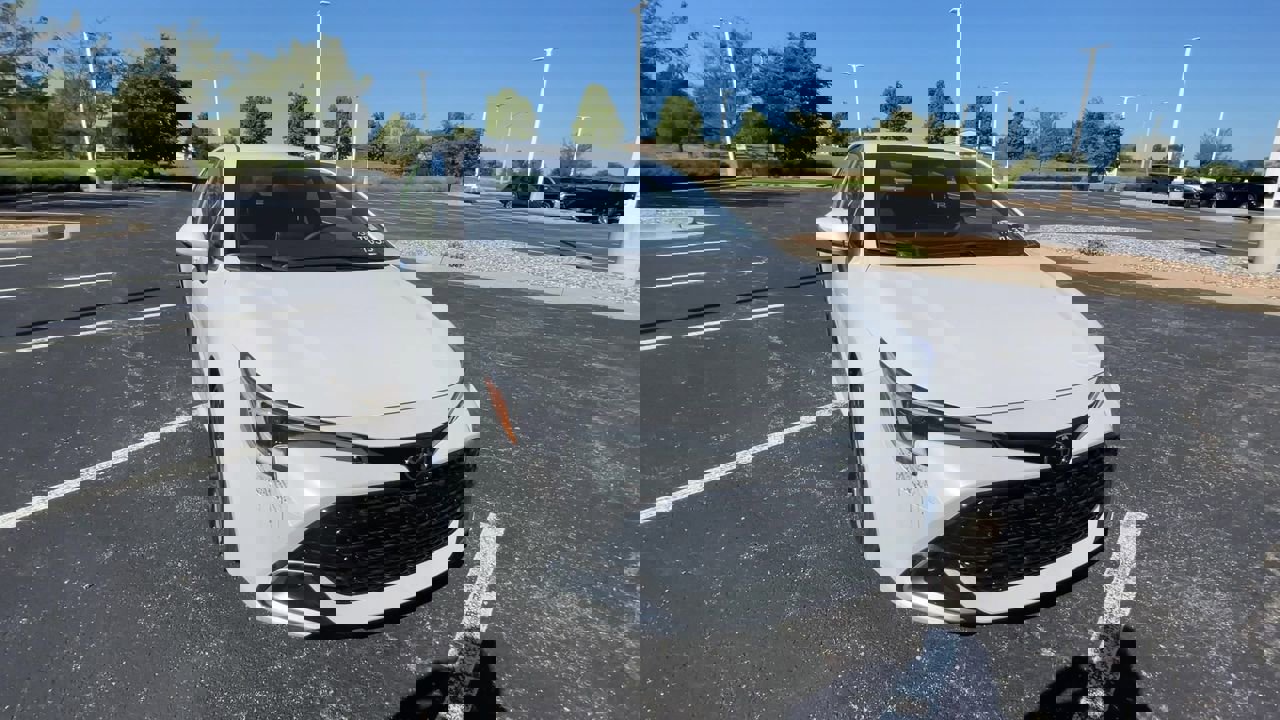 2025 Toyota Corolla XSE photo 3