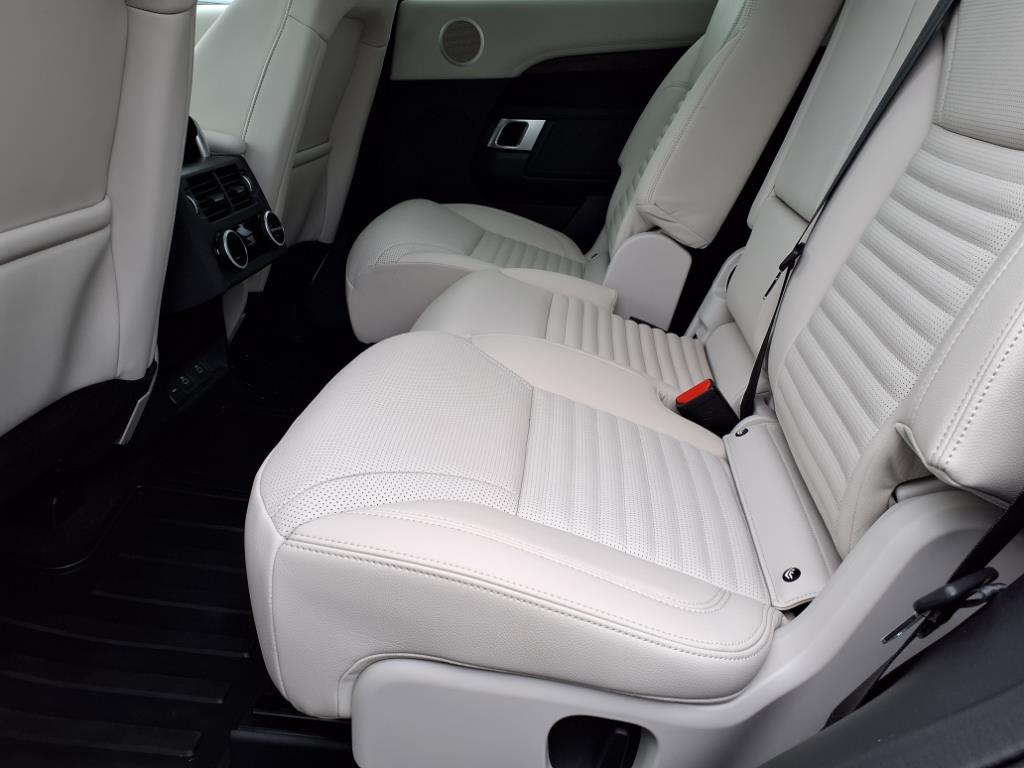 2025 Land Rover Discovery S photo 5