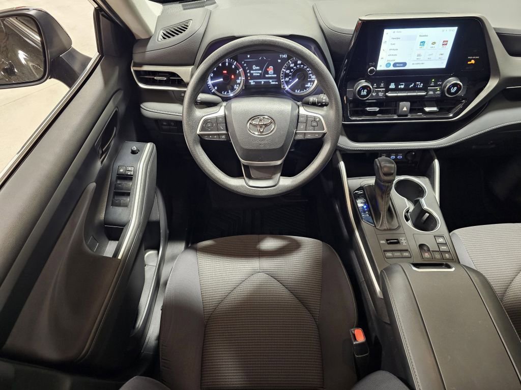 2023 Toyota Highlander L photo 17