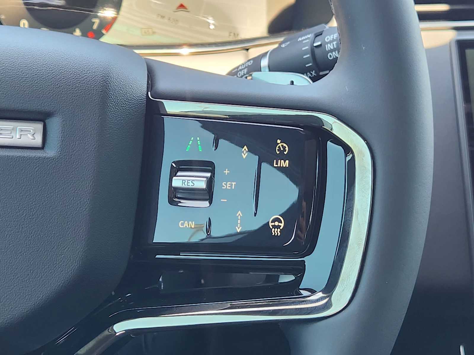 2026 Land Rover Range Rover Evoque Dynamic SE photo 21