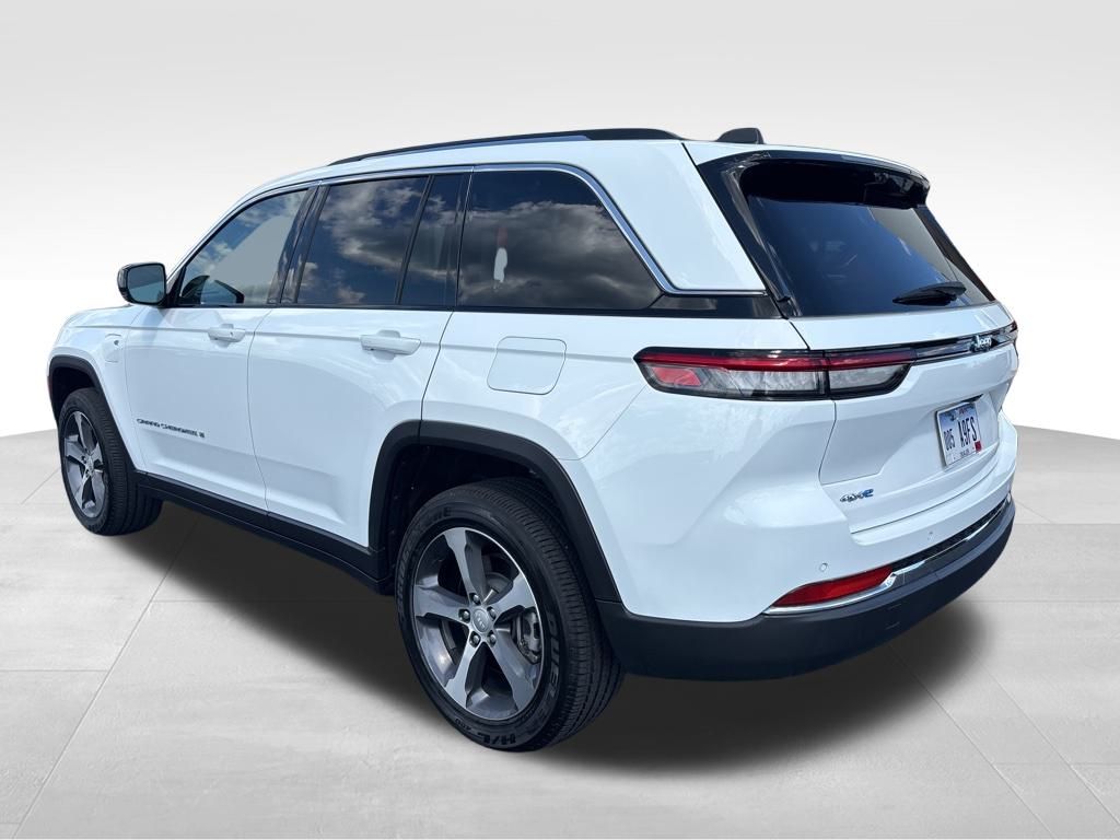 2023 Jeep Cherokee 4xe photo 3