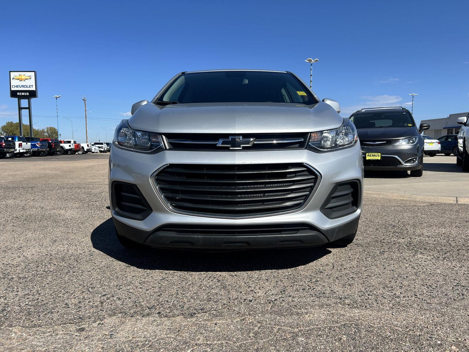 2020 Chevrolet Trax LS photo 2