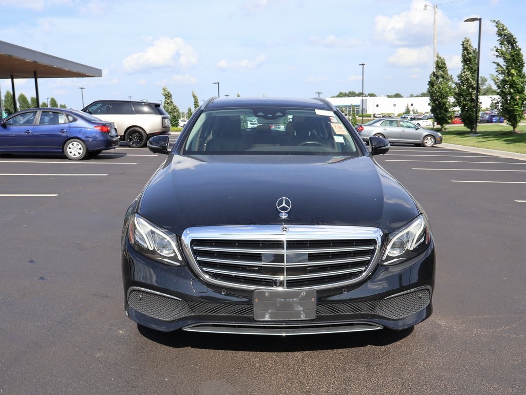 2017 Mercedes Benz E 400 4MATIC photo 3