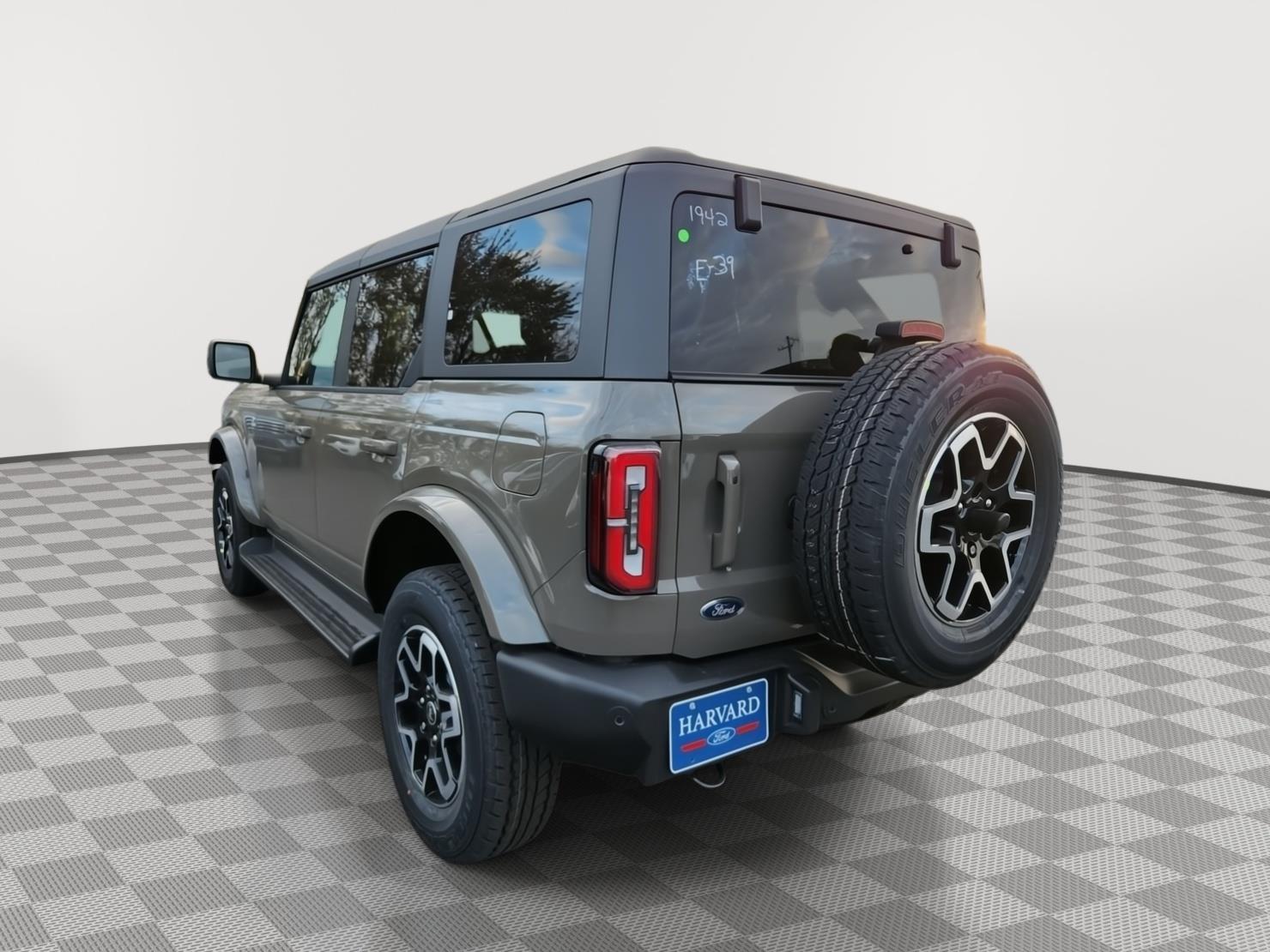 2025 Ford Bronco Outer Banks photo 3