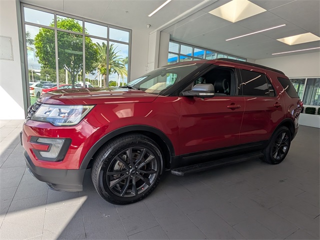2017 Ford Explorer XLT photo 3