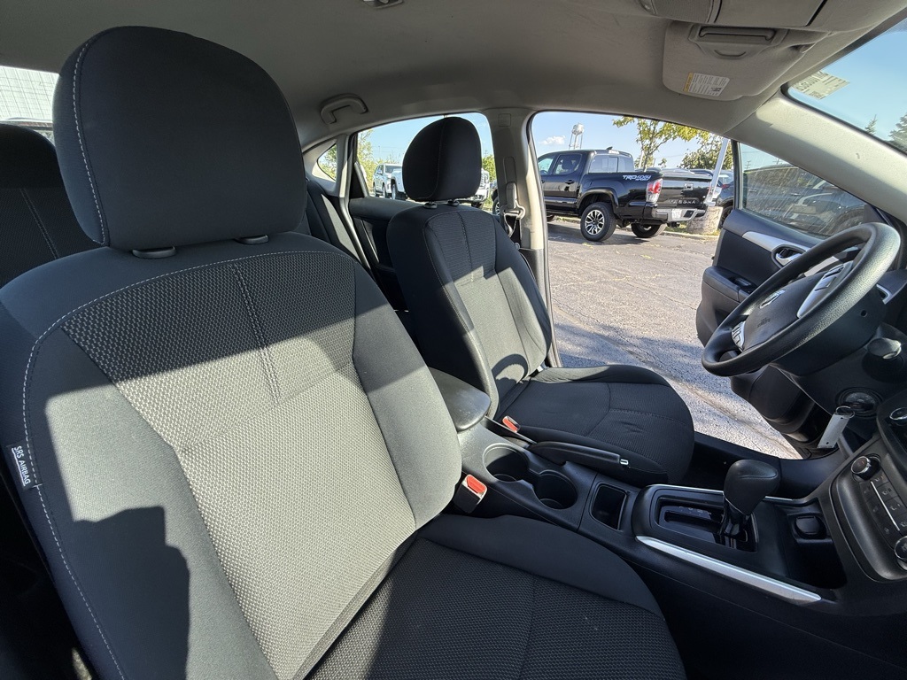 2016 Nissan Sentra S photo 9