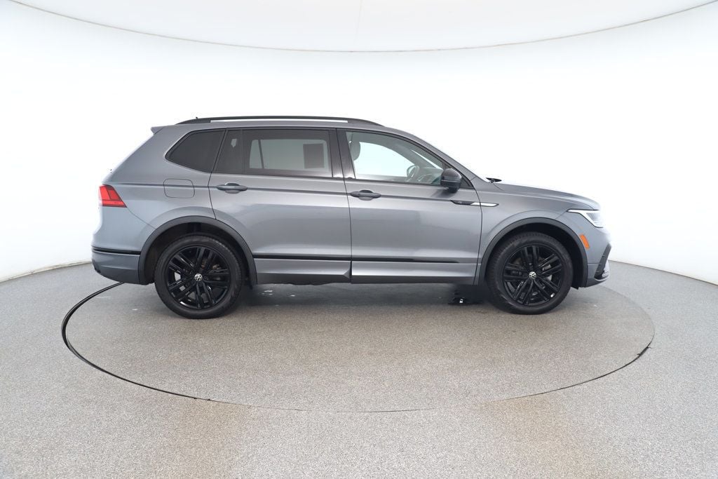 2022 Volkswagen Tiguan SE R-Line Black photo 5