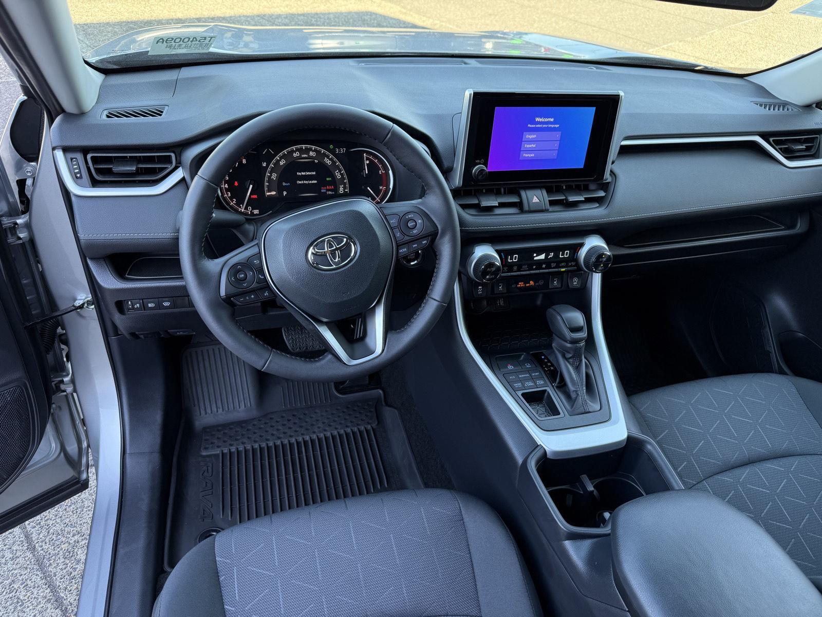 2025 Toyota RAV4 XLE photo 15