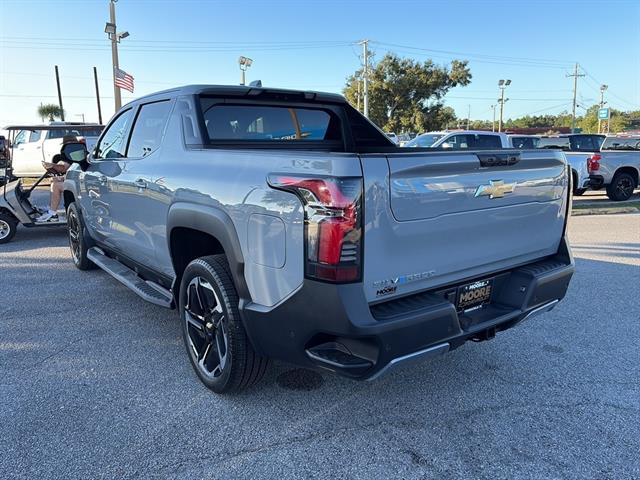 2026 Chevrolet Silverado EV LT photo 4