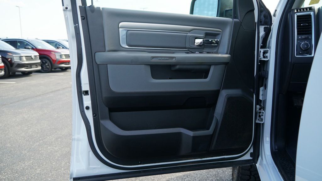 2019 Ram 1500 Classic Warlock photo 11
