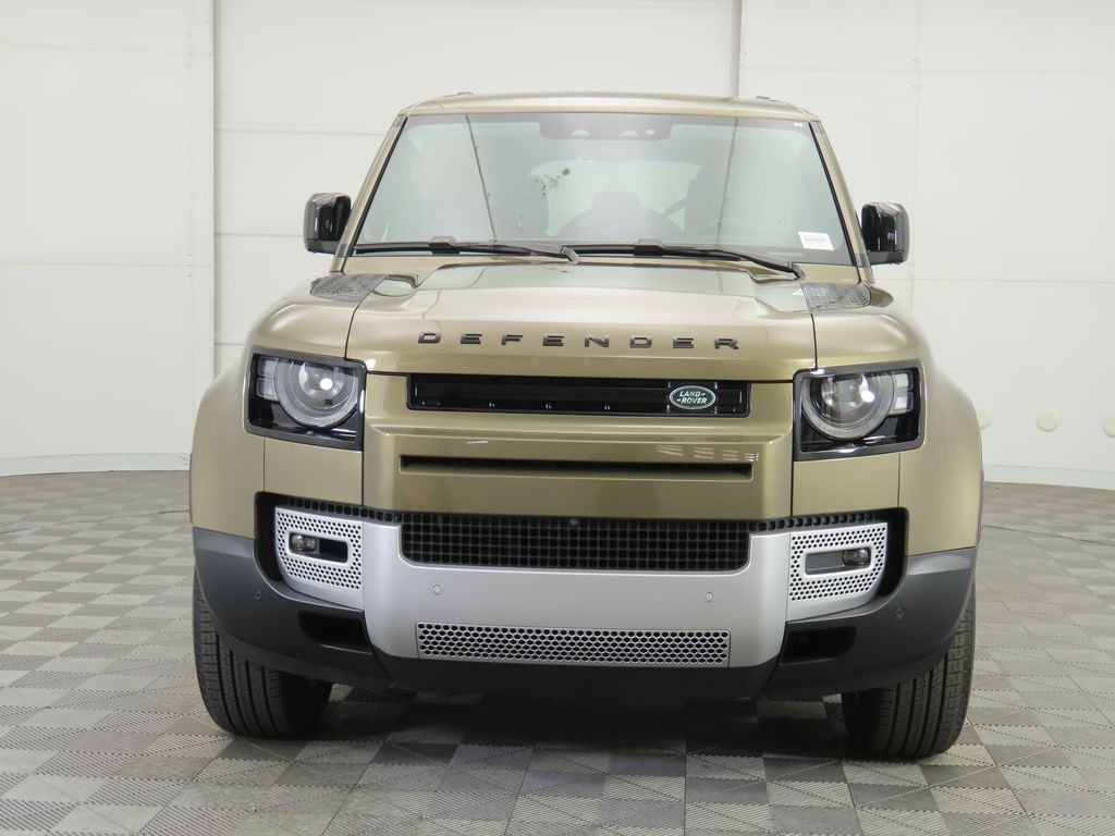 2025 Land Rover Defender 110 S photo 2