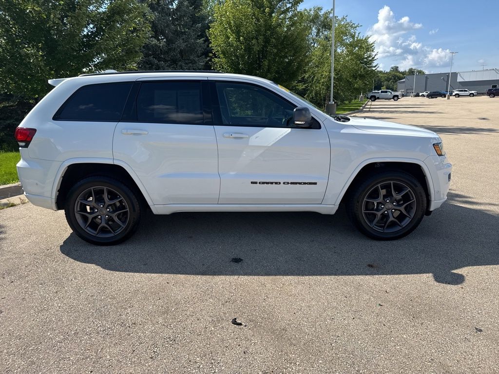 2021 Jeep Grand Cherokee Anniversary Edition photo 3