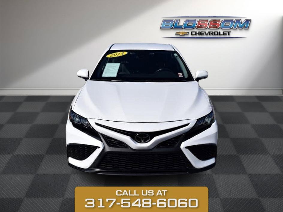 2024 Toyota Camry SE photo 2