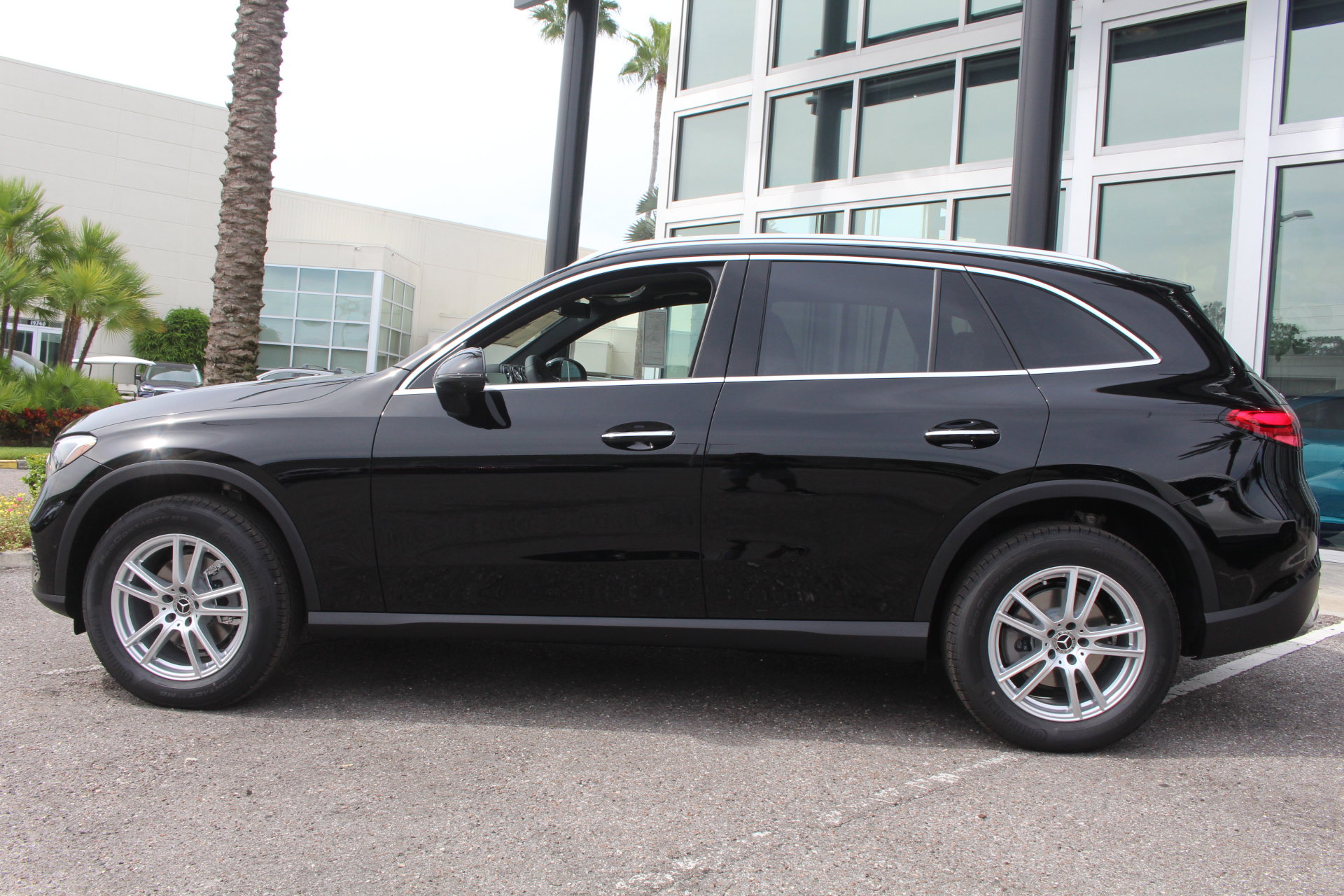 2026 Mercedes Benz GLC 300 photo 2