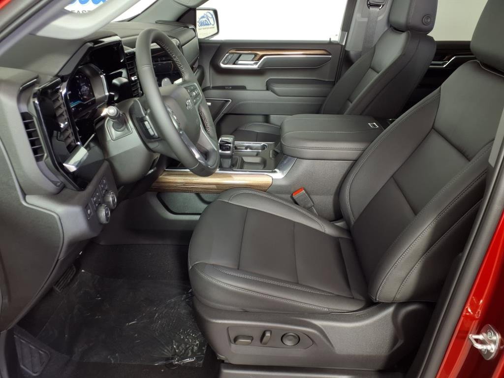 2025 Chevrolet Silverado 1500 RST photo 16