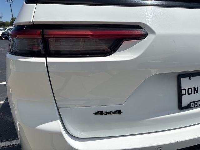2023 Jeep Grand Cherokee Altitude photo 36