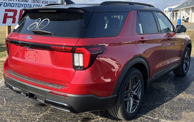 2025 Ford Explorer ST-Line photo 4