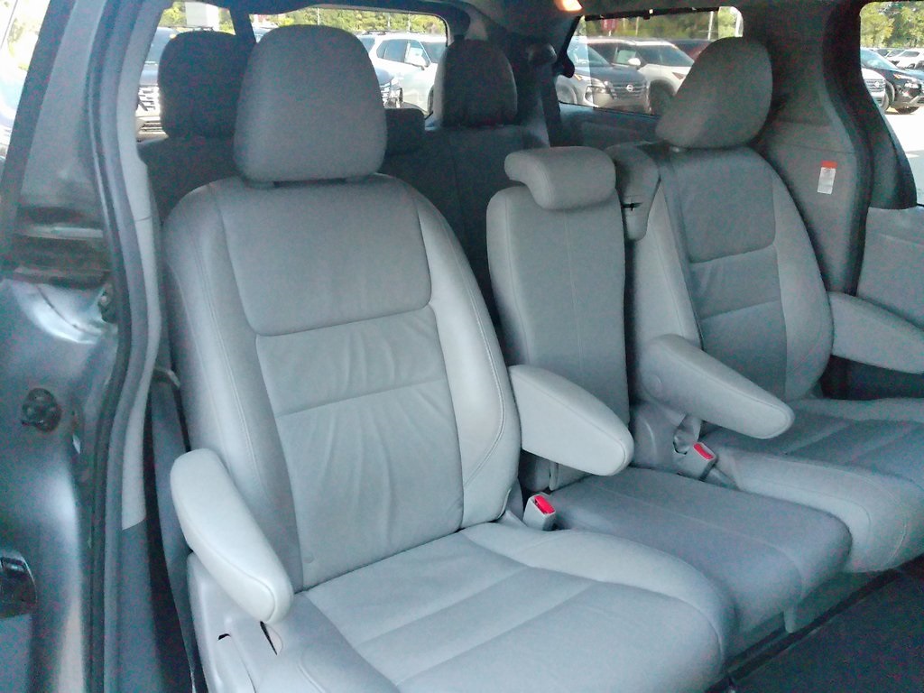 2018 Toyota Sienna XLE photo 15