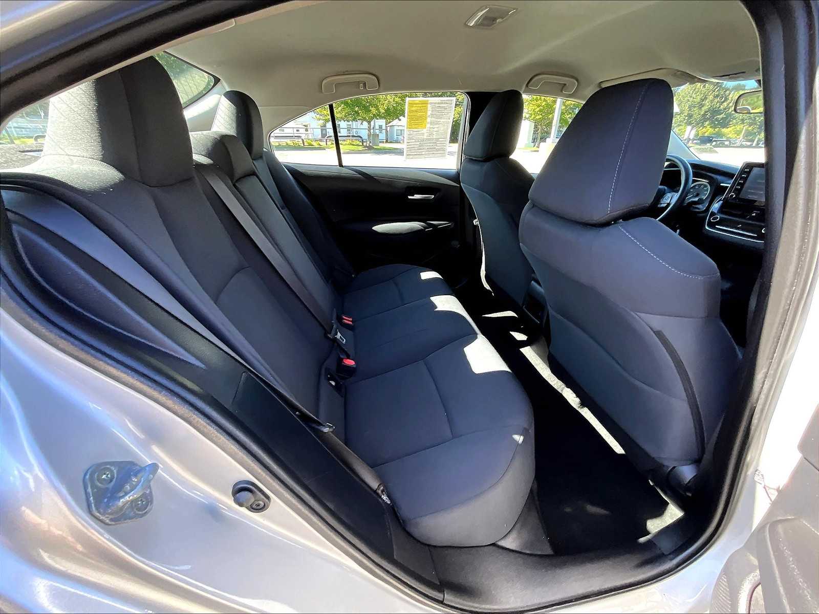 2021 Toyota Corolla LE photo 15