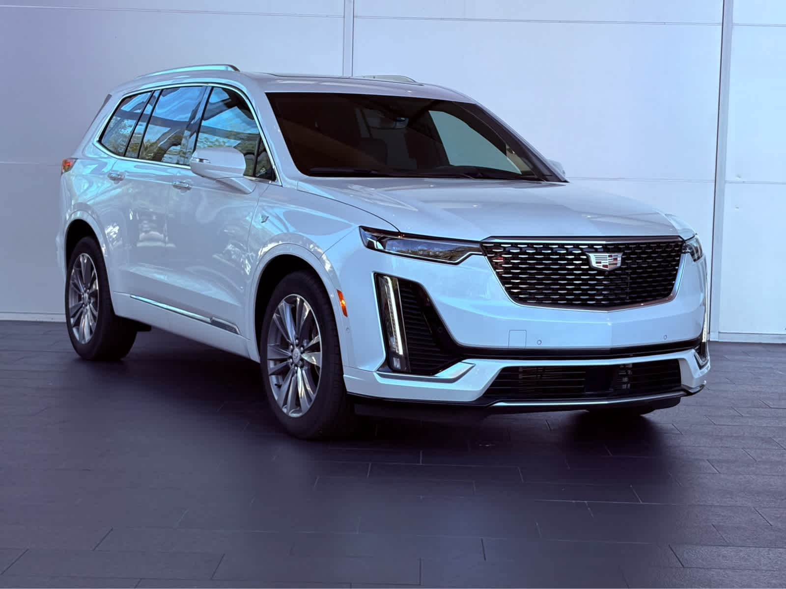 2024 Cadillac XT6 Premium Luxury photo 3
