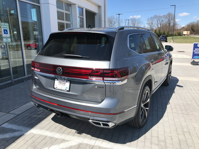 2025 Volkswagen Atlas SE Premium R-Line photo 4
