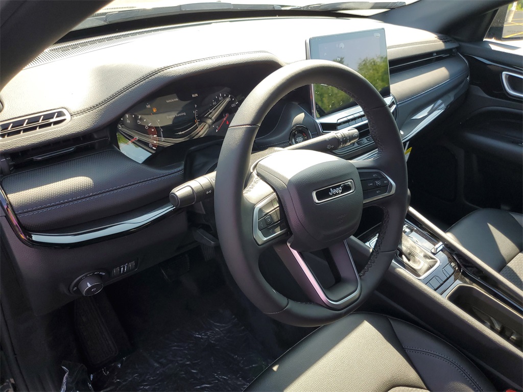 2025 Jeep Compass Latitude photo 13