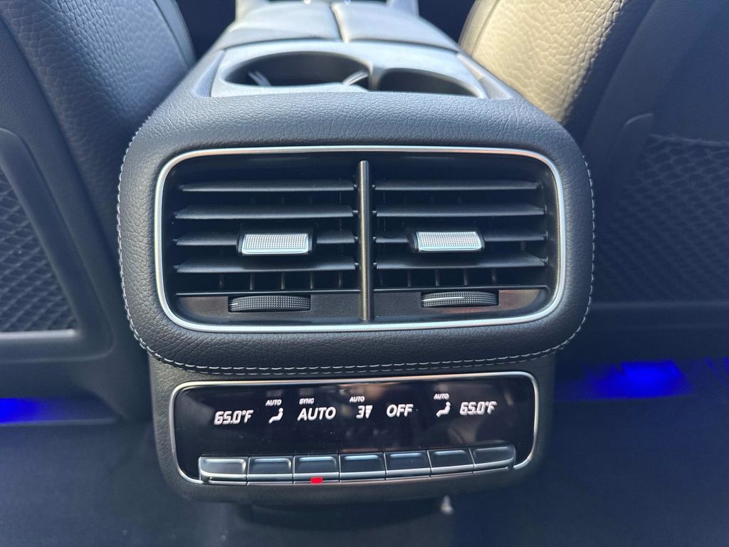 2026 Mercedes Benz GLS 450 4MATIC photo 13