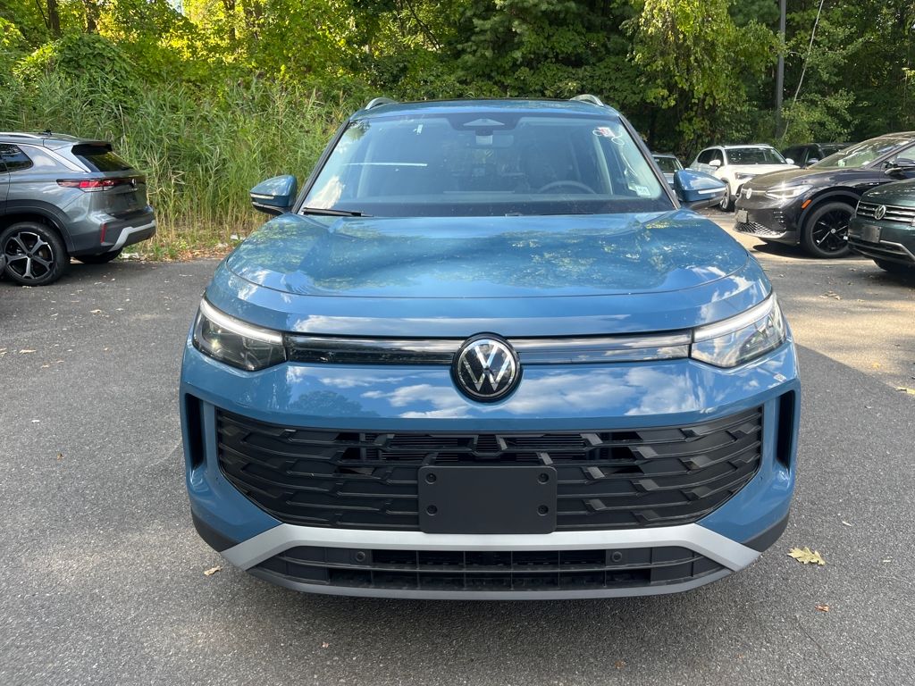 2025 Volkswagen Tiguan SE photo 3