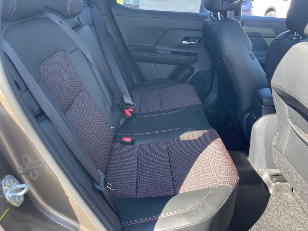 2026 Nissan Kicks SR photo 14