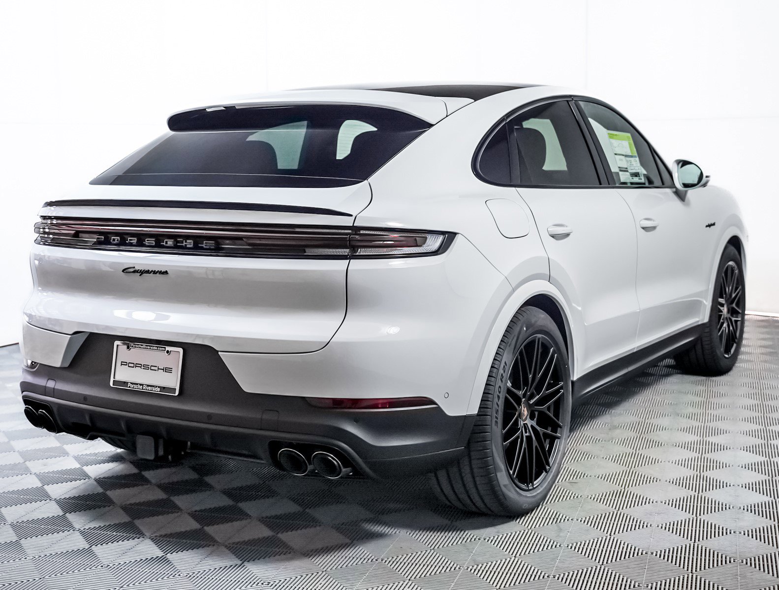 2025 Porsche Cayenne E-Hybrid Coupe photo 10