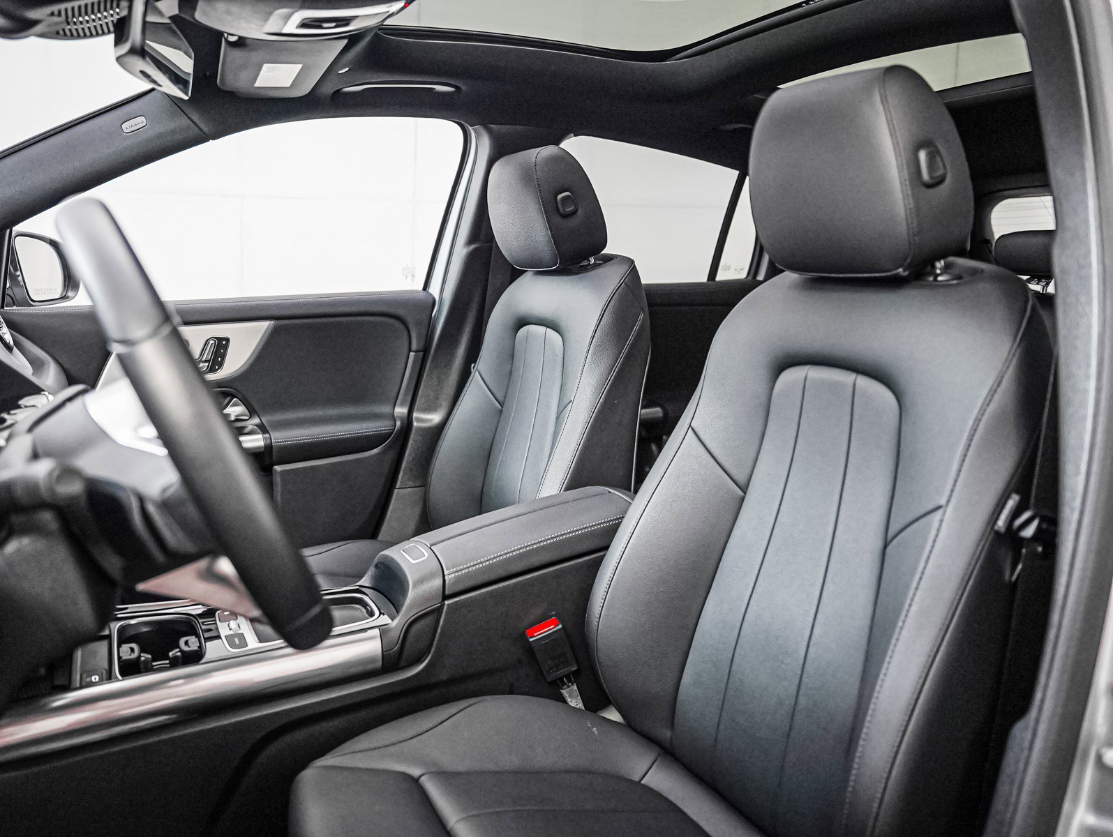 2025 Mercedes Benz GLA 250 photo 8