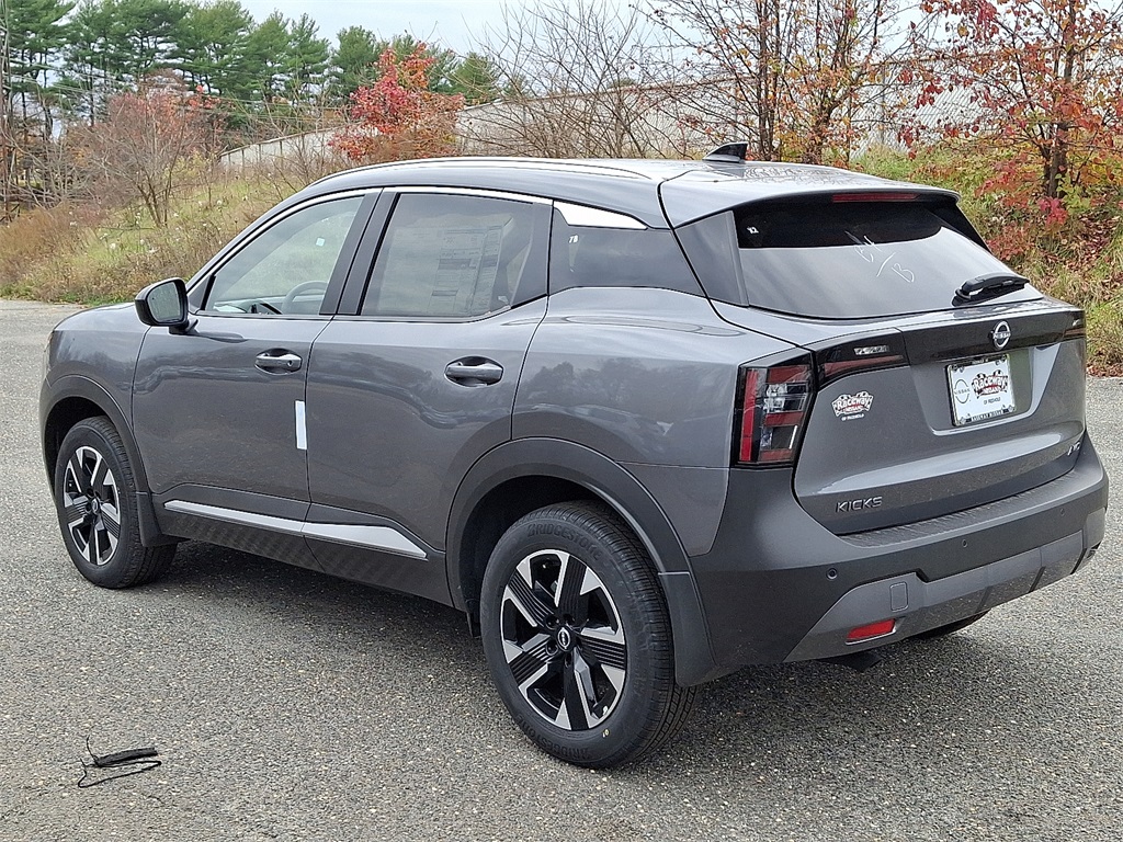 2026 Nissan Kicks SV photo 2